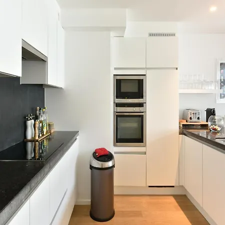 Duplex At With Stunning Sea Views 아파트 크노케-하이스트